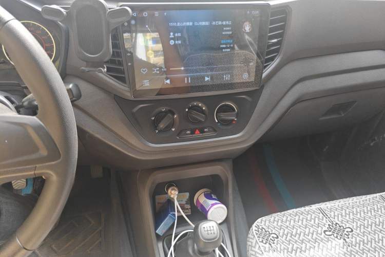 Used Wuling Hongguang V 2022 1.5L Jingqu Edition Electric-Assist LAR Audio And AC Panel
