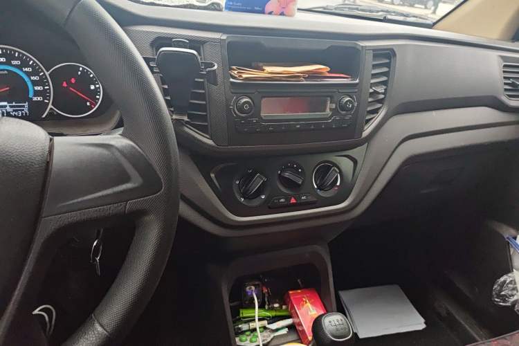 Used Wuling Hongguang V 2022 1.5L Jingqu Edition Electric-Assist LAR Audio And AC Panel