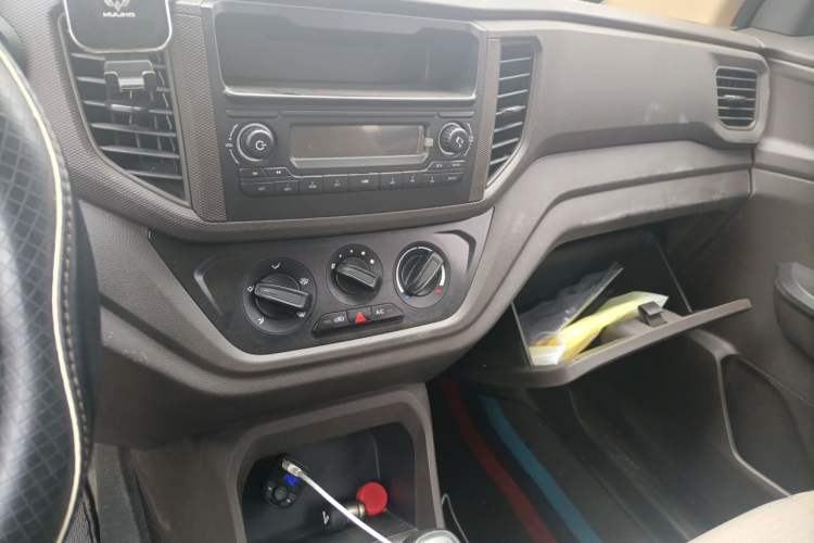 Used Wuling Hongguang V 2022 1.5L Jingqu Edition Electric-Assist LAR Audio And AC Panel