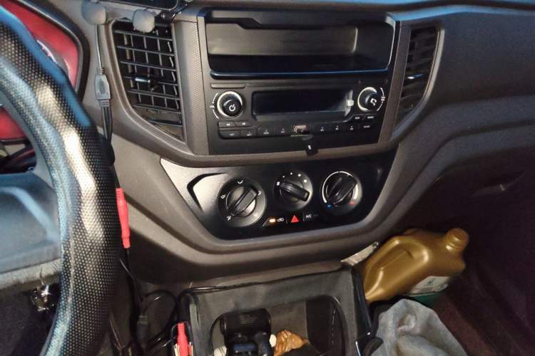 Used Wuling Hongguang V 2022 1.5L Jingqu Edition Electric-Assist LAR Audio And AC Panel