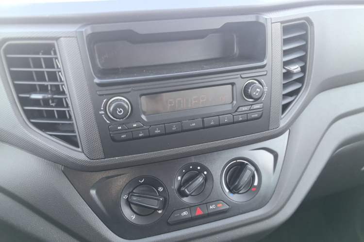 Used Wuling Hongguang V 2022 1.5L Jingqu Edition Electric-Assist LAR Audio And AC Panel