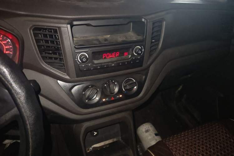 Used Wuling Hongguang V 2022 1.5L Jingqu Edition Electric-Assist LAR Audio And AC Panel