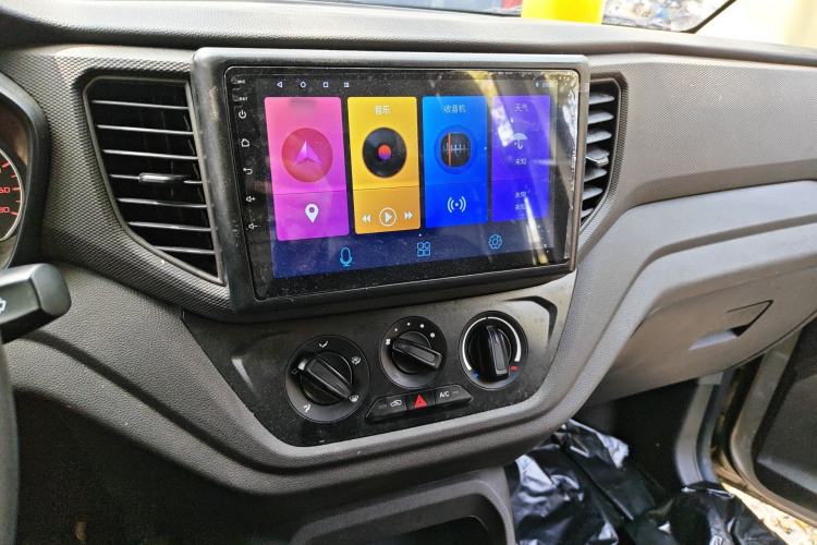 Used Wuling Hongguang V 2022 1.5L Jingqu Edition Enclosed-Window Vehicle with Hydraulic Power Steering LAR Audio And AC Panel