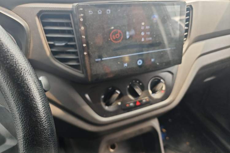 Used Wuling Hongguang V 2022 1.5L Jingqu Version Hydraulic Power Steering LAR Audio And AC Panel