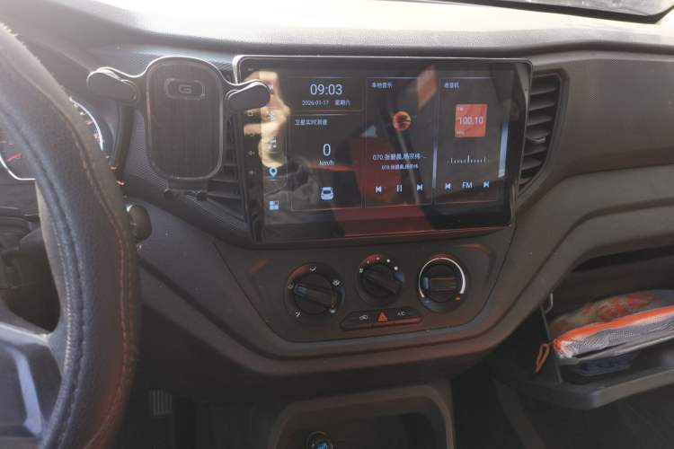 Used Wuling Hongguang V 2022 1.5L Jingqu Edition Electric-Assist LAR Audio And AC Panel
