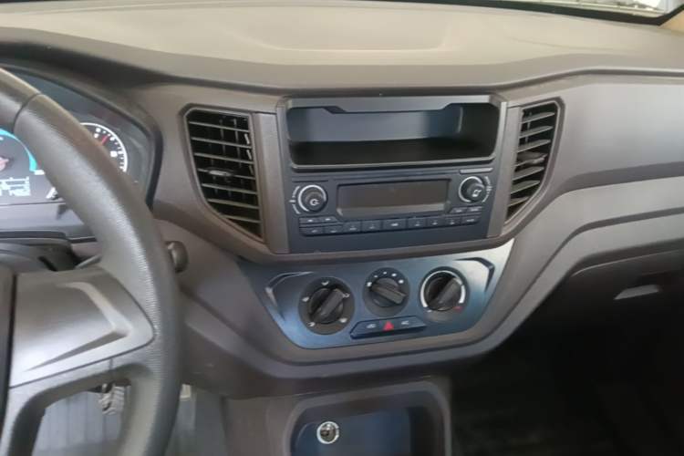 Used Wuling Hongguang V 2022 1.5L Enjoy Edition Hydraulic Power Steering LAR Audio And AC Panel