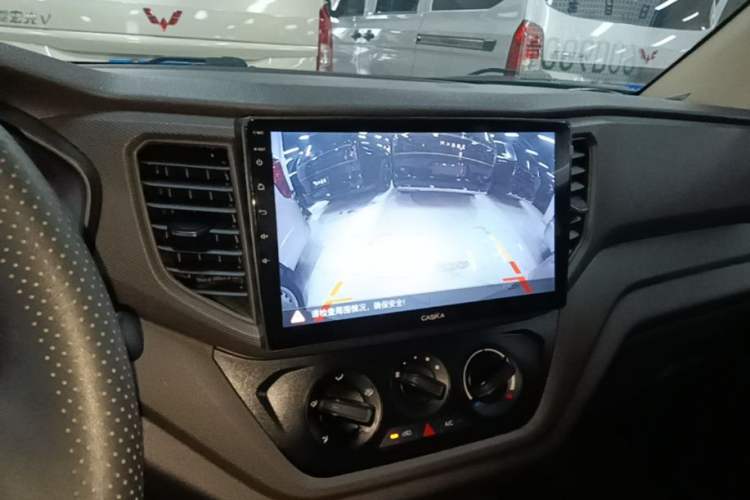 Used Wuling Hongguang V 2022 1.5L Enjoy Edition Electric-Powered LAR Audio And AC Panel