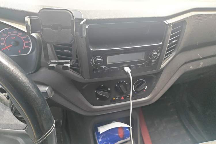 Used Wuling Hongguang V 2022 1.5L Jingqu Version Hydraulic Power Steering LAR Audio And AC Panel