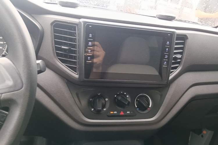 Used Wuling Hongguang V 2022 1.5L Enjoy Edition Hydraulic Power Steering LAR Audio And AC Panel
