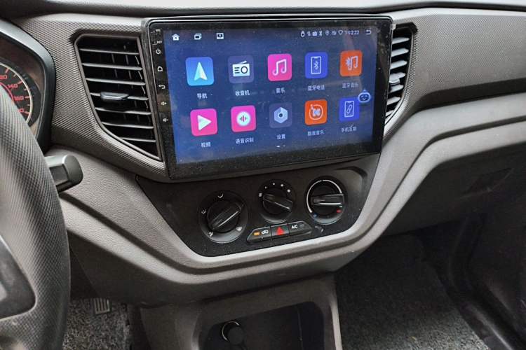 Used Wuling Hongguang V 2022 1.5L Jingqu Edition Electric-Assist LAR Audio And AC Panel