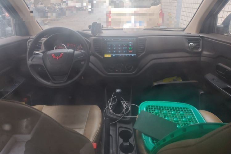 Used Wuling Hongguang V 2022 1.5L Jingqu Edition Enclosed-Window Vehicle with Hydraulic Power Steering LAR Center Console