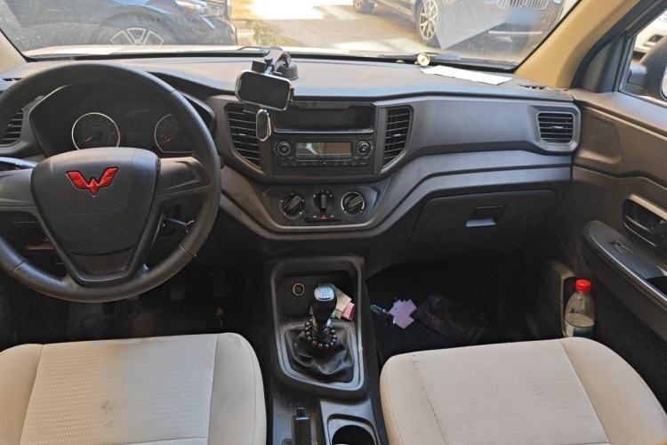 Used Wuling Hongguang V 2022 1.5L Jingqu Version Hydraulic Power Steering LAR Center Console