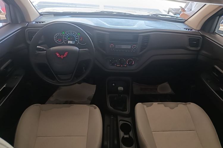 Used Wuling Hongguang V 2022 1.5L Enjoy Edition Hydraulic Power Steering LAR Center Console