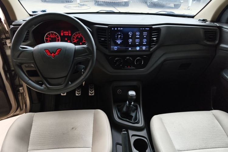 Used Wuling Hongguang V 2022 1.5L Jingqu Version Hydraulic Power Steering LAR Center Console