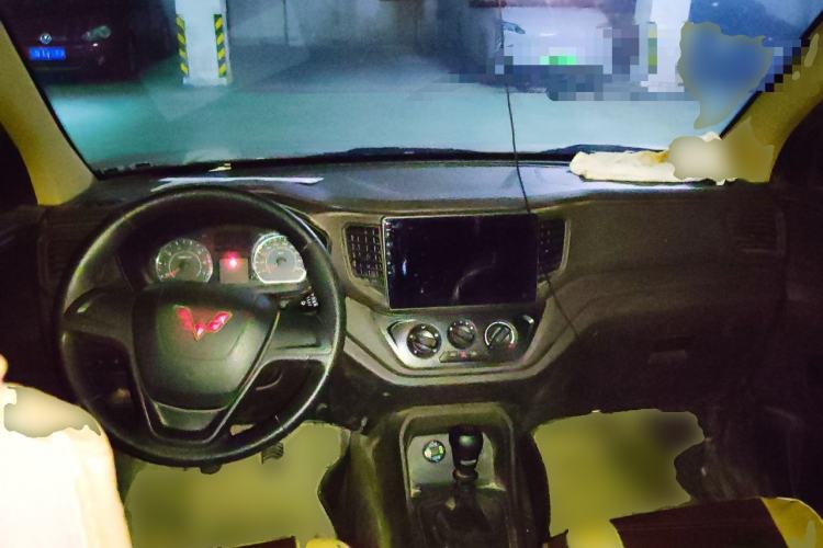 Used Wuling Hongguang V 2022 1.5L Enjoy Edition Hydraulic Power Steering LAR Center Console