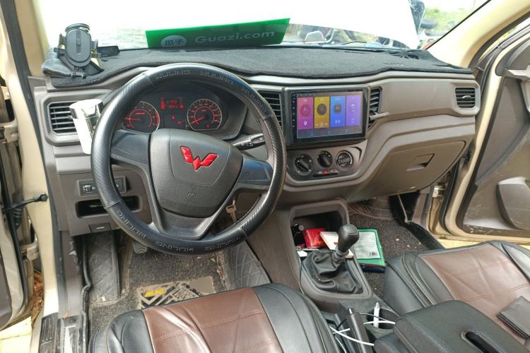 Used Wuling Hongguang V 2022 1.5L Jingqu Version Hydraulic Power Steering LAR Center Console