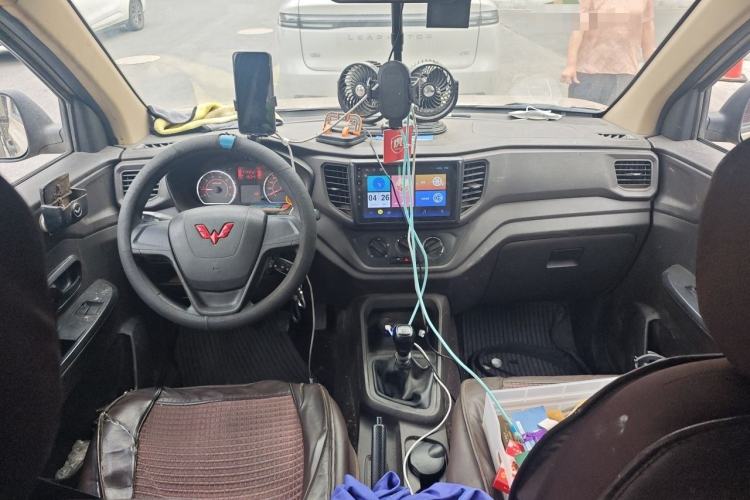 Used Wuling Hongguang V 2022 1.5L Enjoy Edition Hydraulic Power Steering LAR Center Console