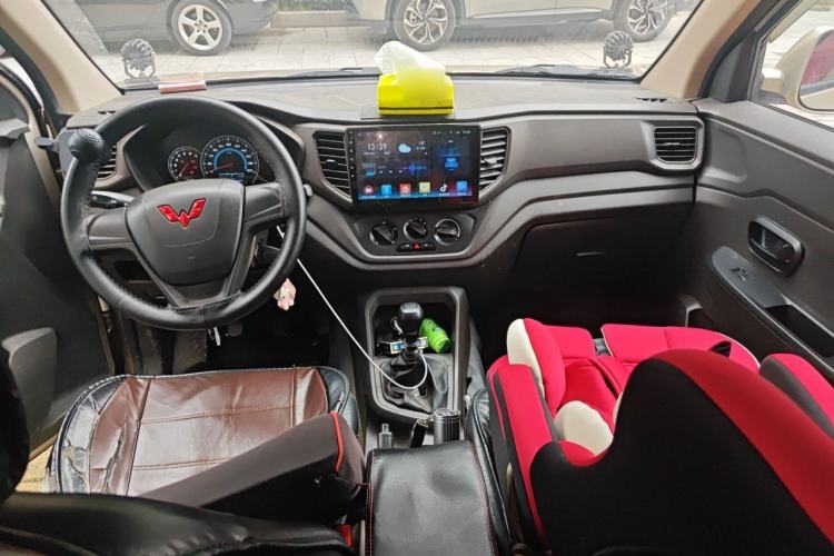 Used Wuling Hongguang V 2022 1.5L Enjoy Edition Hydraulic Power Steering LAR Center Console