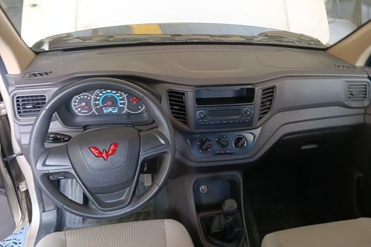 Used Wuling Hongguang V 2022 1.5L Enjoy Edition Hydraulic Power Steering LAR Center Console