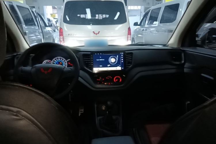 Used Wuling Hongguang V 2022 1.5L Enjoy Edition Electric-Powered LAR Center Console