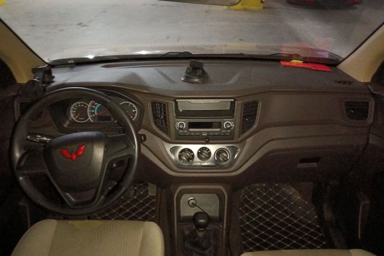 Used Wuling Hongguang V 2022 1.5L Enjoy Edition Electric-Powered LAR Center Console