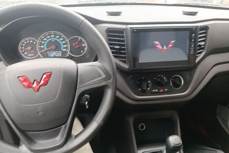Used Wuling Hongguang V 2022 1.5L Enjoy Edition Hydraulic Power Steering LAR Center Console