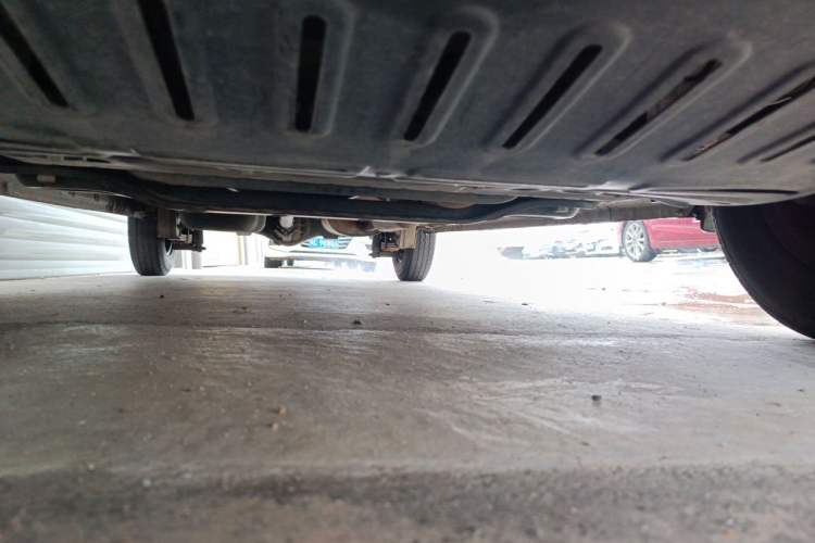 Used Wuling Hongguang V 2022 1.5L Jingqu Edition Enclosed-Window Vehicle with Hydraulic Power Steering LAR Chassis Front