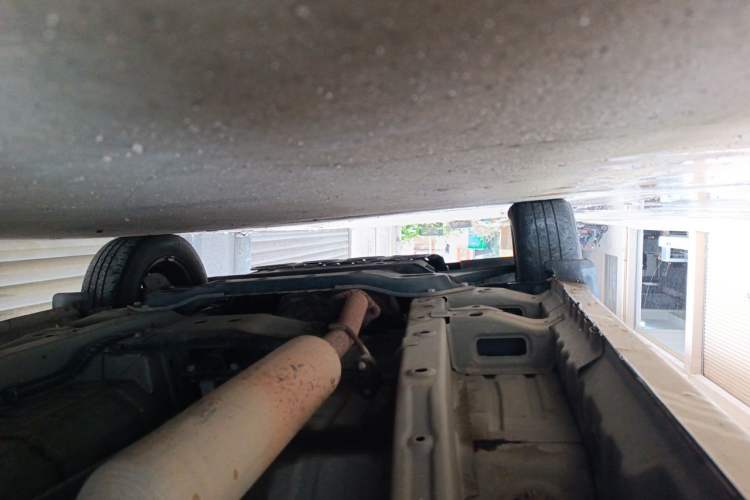 Used Wuling Hongguang V 2022 1.5L Jingqu Edition Enclosed-Window Vehicle with Hydraulic Power Steering LAR Chassis Front Left