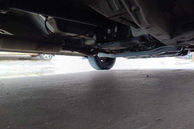 Used Wuling Hongguang V 2022 1.5L Jingqu Edition Enclosed-Window Vehicle with Hydraulic Power Steering LAR Chassis Front Right