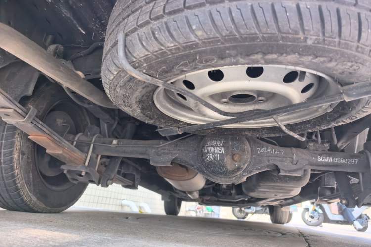 Used Wuling Hongguang V 2022 1.5L Jingqu Edition Electric-Assist LAR Chassis Rear