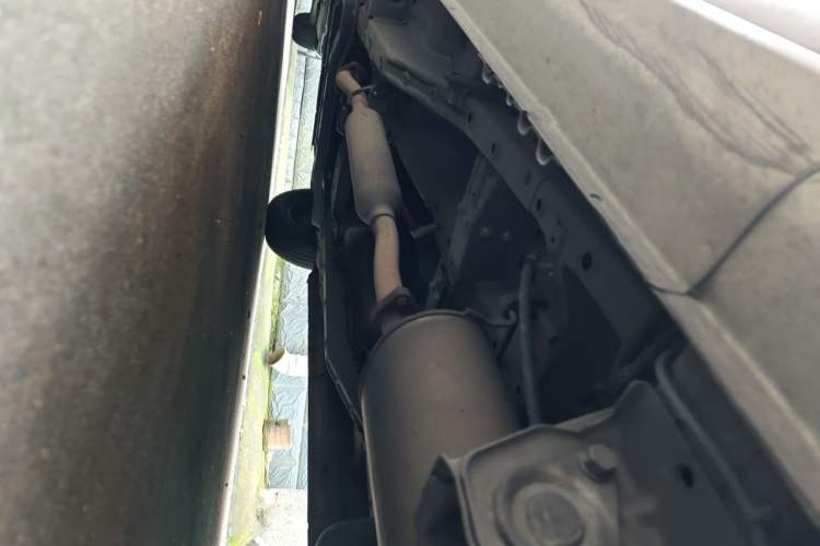 Used Wuling Hongguang V 2022 1.5L Jingqu Edition Electric-Assist LAR Chassis Rear Left