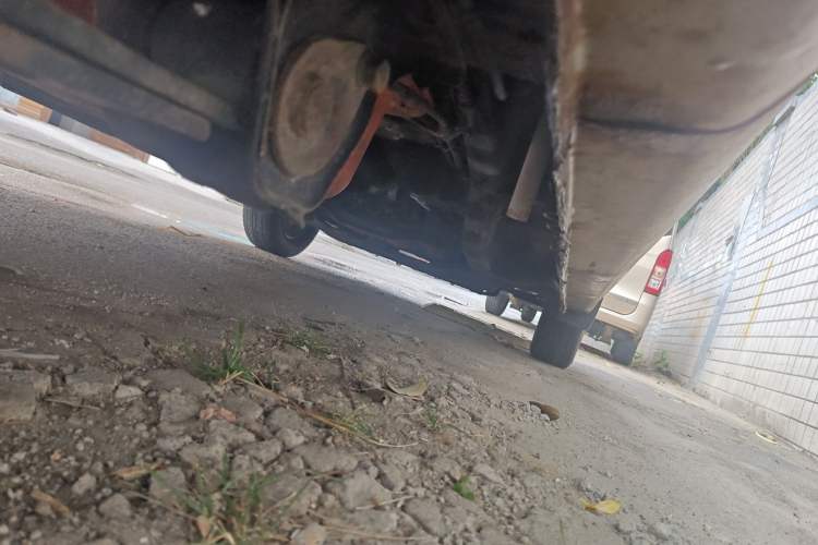 Used Wuling Hongguang V 2022 1.5L Jingqu Edition Enclosed-Window Vehicle with Hydraulic Power Steering LAR Chassis Rear Right