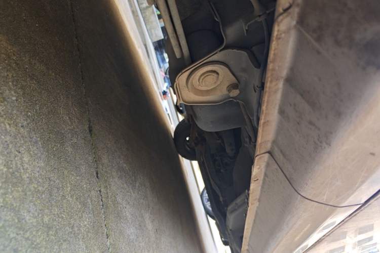 Used Wuling Hongguang V 2022 1.5L Jingqu Version Hydraulic Power Steering LAR Chassis Rear Right