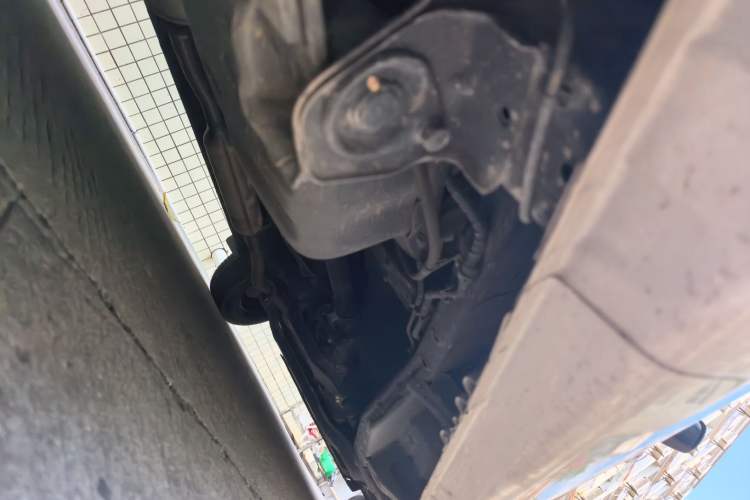 Used Wuling Hongguang V 2022 1.5L Jingqu Edition Electric-Assist LAR Chassis Rear Right