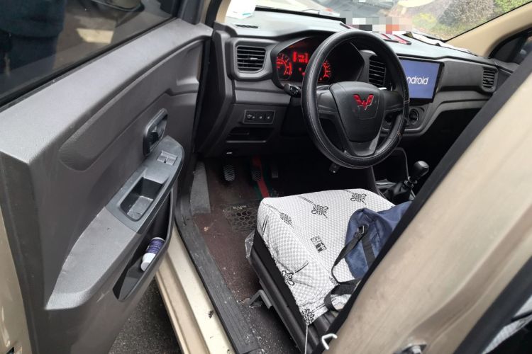 Used Wuling Hongguang V 2022 1.5L Jingqu Version Hydraulic Power Steering LAR Driver Seat