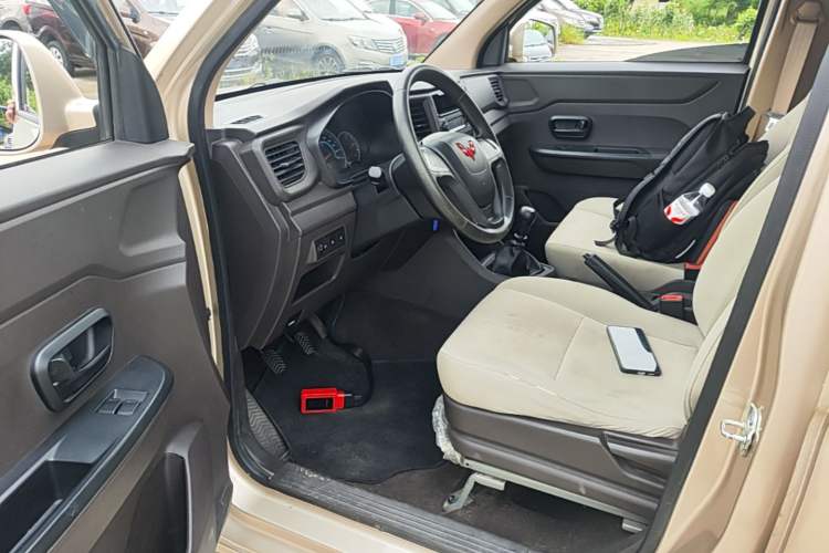 Used Wuling Hongguang V 2022 1.5L Enjoy Edition Hydraulic Power Steering LAR Driver Seat