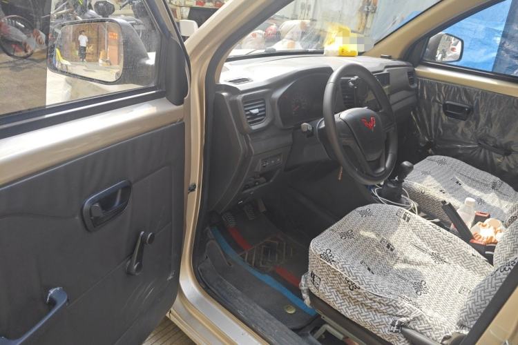 Used Wuling Hongguang V 2022 1.5L Jingqu Edition Electric-Assist LAR Driver Seat
