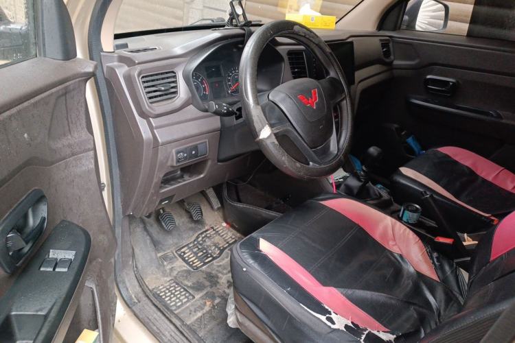 Used Wuling Hongguang V 2022 1.5L Jingqu Edition Enclosed-Window Vehicle with Hydraulic Power Steering LAR Driver Seat