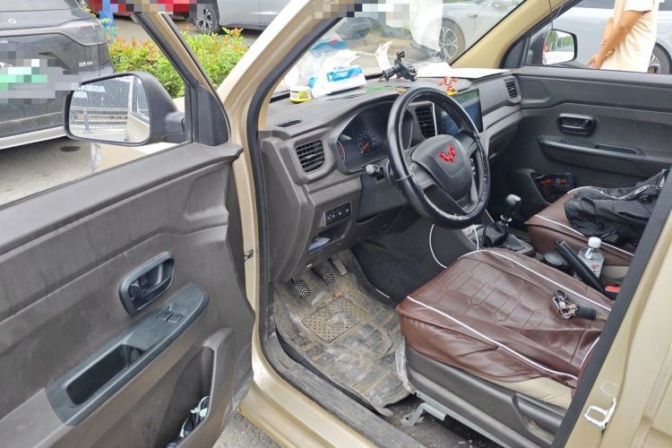 Used Wuling Hongguang V 2022 1.5L Jingqu Edition Electric-Assist LAR Driver Seat