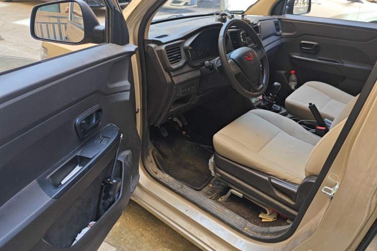 Used Wuling Hongguang V 2022 1.5L Jingqu Version Hydraulic Power Steering LAR Driver Seat
