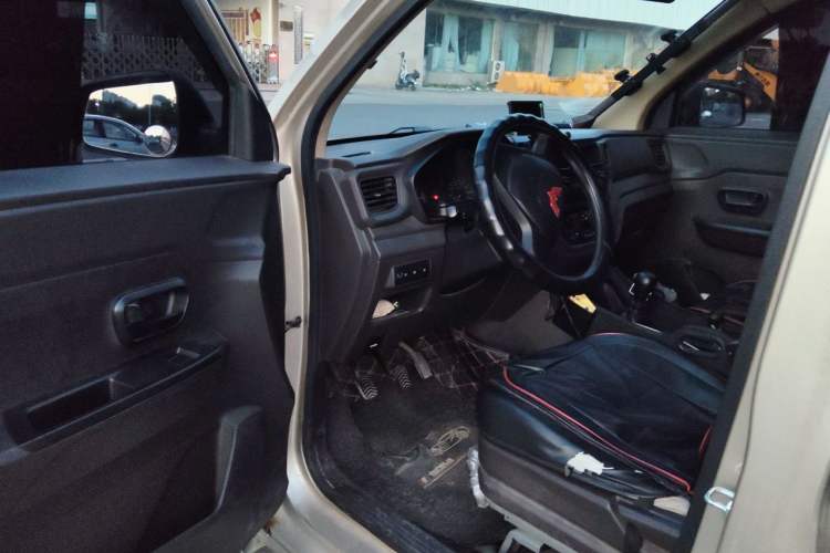 Used Wuling Hongguang V 2022 1.5L Jingqu Edition Electric-Assist LAR Driver Seat
