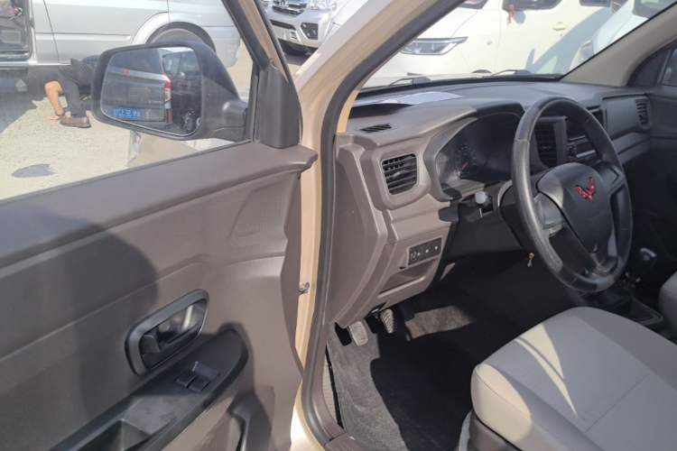 Used Wuling Hongguang V 2022 1.5L Jingqu Edition Electric-Assist LAR Driver Seat