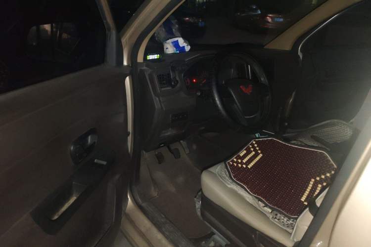 Used Wuling Hongguang V 2022 1.5L Jingqu Version Hydraulic Power Steering LAR Driver Seat