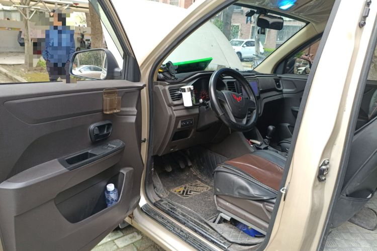 Used Wuling Hongguang V 2022 1.5L Jingqu Version Hydraulic Power Steering LAR Driver Seat