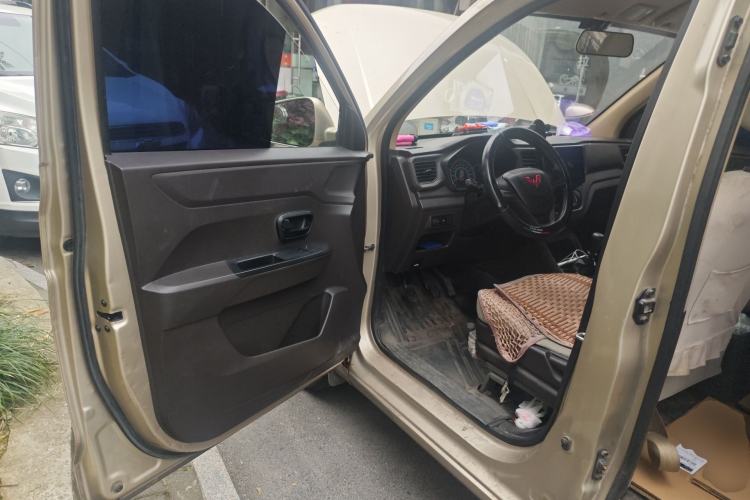 Used Wuling Hongguang V 2022 1.5L Jingqu Edition Electric-Assist LAR Driver Seat