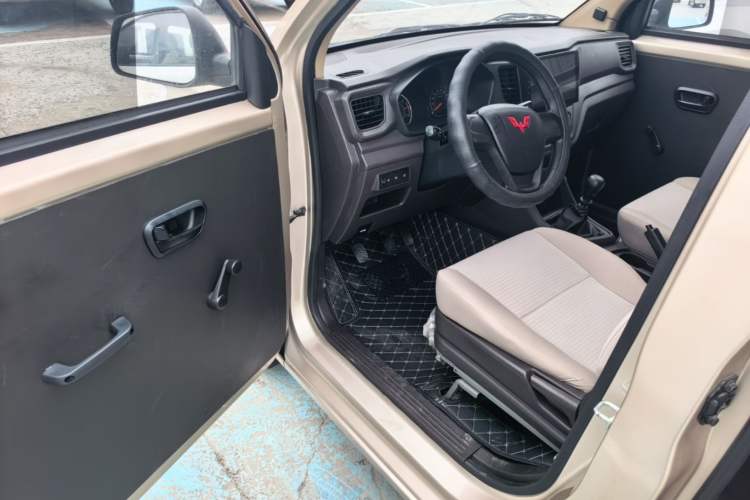 Used Wuling Hongguang V 2022 1.5L Jingqu Edition Electric-Assist LAR Driver Seat