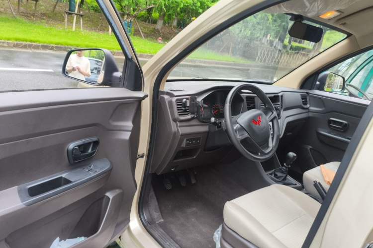 Used Wuling Hongguang V 2022 1.5L Jingqu Edition Electric-Assist LAR Driver Seat