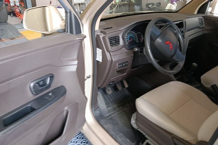 Used Wuling Hongguang V 2022 1.5L Enjoy Edition Hydraulic Power Steering LAR Driver Seat