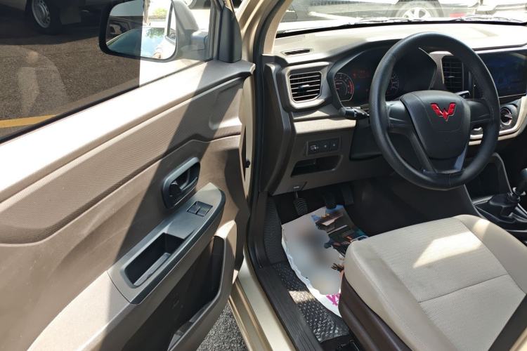 Used Wuling Hongguang V 2022 1.5L Jingqu Edition Electric-Assist LAR Driver Seat