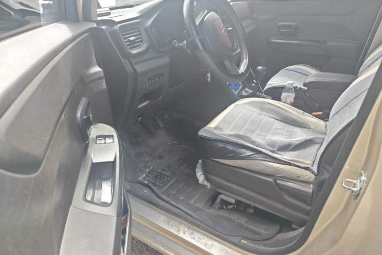 Used Wuling Hongguang V 2022 1.5L Jingqu Version Hydraulic Power Steering LAR Driver Seat